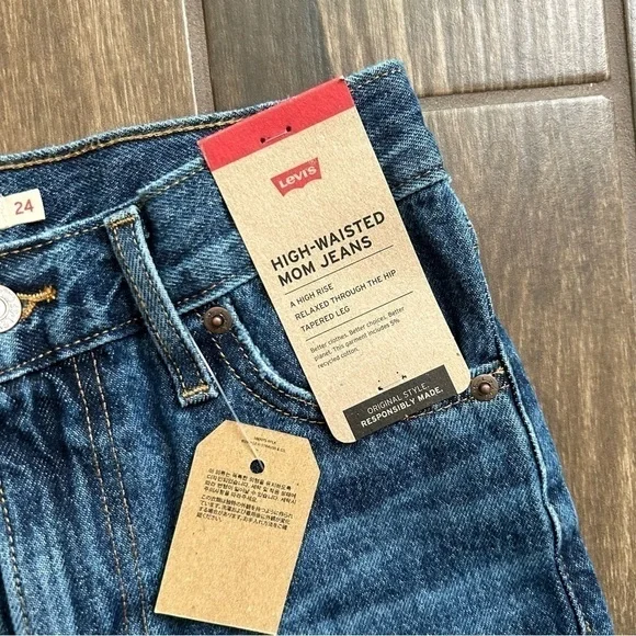 NWT Levi’s High Waisted Mom Jeans Distressed Sz 24 - Picture 7 of 11